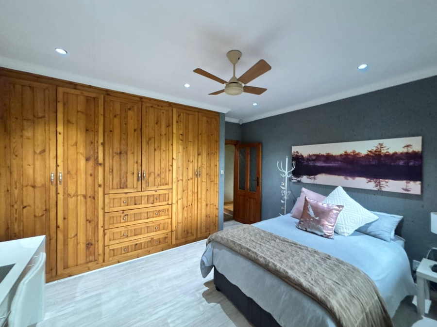 5 Bedroom Property for Sale in Grimbeeck Park North West